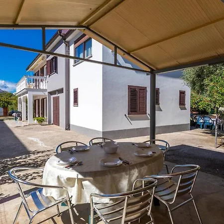 Lovely In With Kitchen Apartment