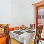 Διαμέρισμα Cozy In *